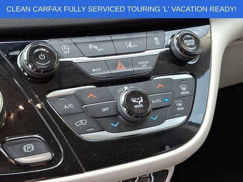 Used 2023 Chrysler Pacifica Touring-L FWD image 16