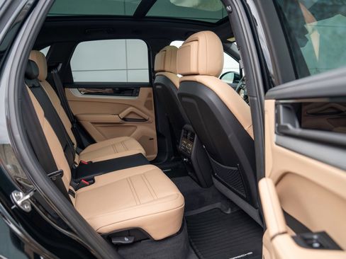 Used 2026 Porsche Cayenne image 24