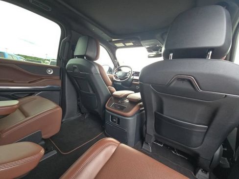 Used 2025 Lincoln Navigator L Reserve AWD/4WD image 20