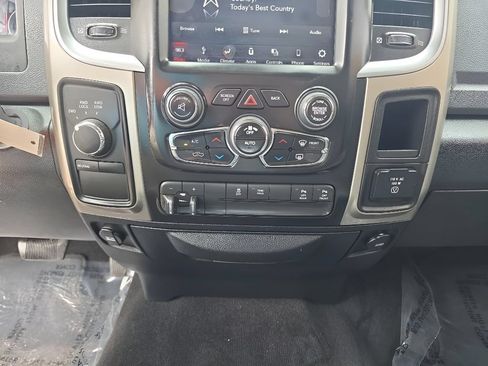 Used 2018 RAM 2500 SLT w/ Luxury Group AWD/4WD image 31