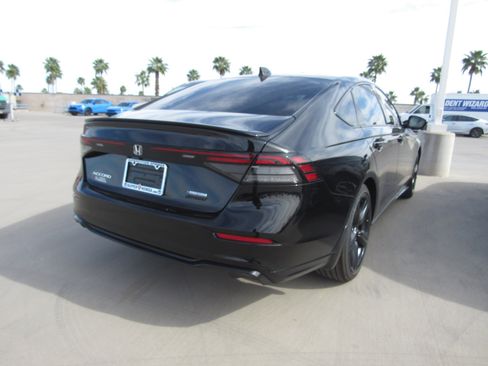 Used 2025 Honda Accord Sport image 3