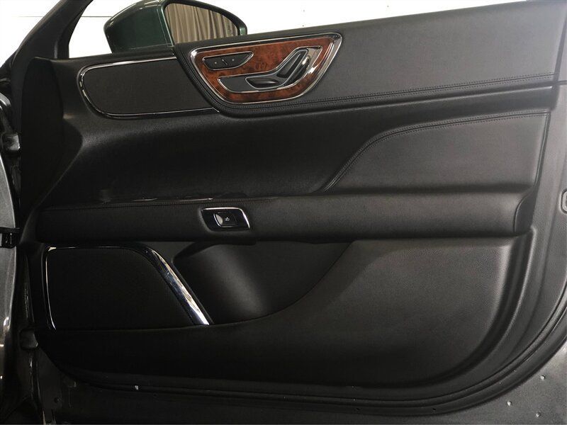 Used 2019 Lincoln Continental Premiere FWD image 17