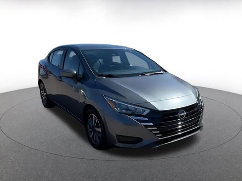 Used 2025 Nissan Versa SV image 3