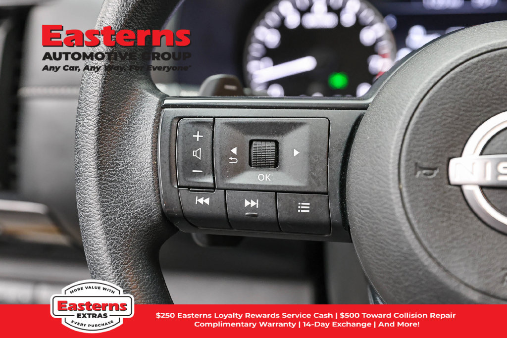 Used 2024 Nissan Pathfinder S AWD/4WD image 16