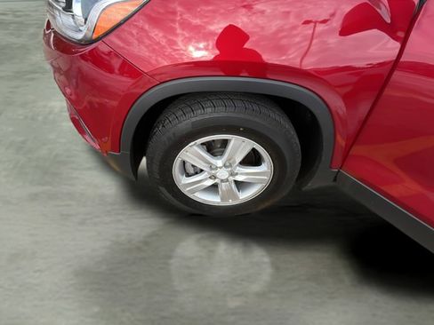 Used 2020 Chevrolet Trax LT w/ LT Convenience Package image 14