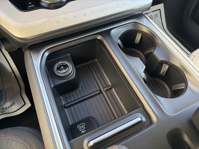 Certified 2025 Ford Expedition Active AWD/4WD image 24