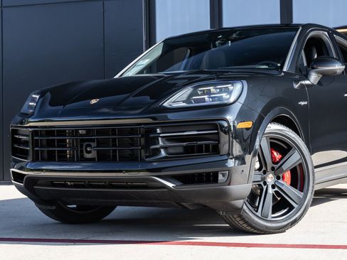 Certified 2025 Porsche Cayenne S AWD/4WD image 7