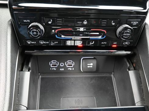 Used 2024 Jeep Grand Cherokee Altitude image 23