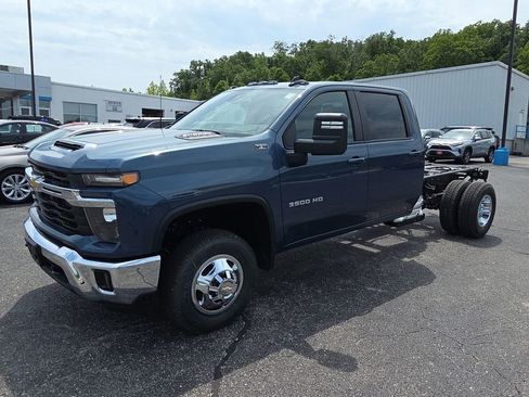 New 2026 Chevrolet Silverado 3500 LT w/ Convenience Package AWD/4WD image 4