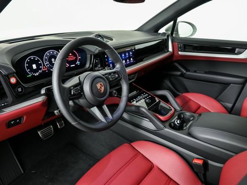 New 2026 Porsche Cayenne S image 4