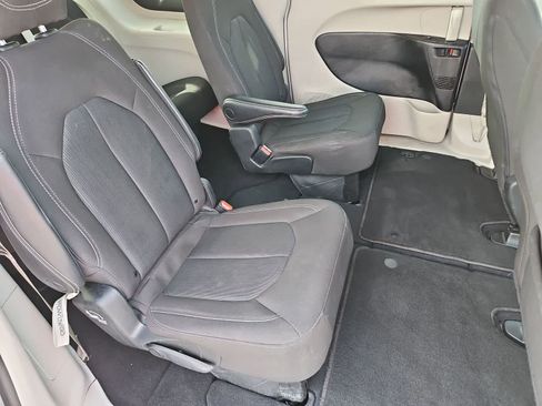 Used 2023 Chrysler Voyager LX image 21