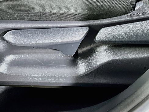 Used 2018 Toyota C-HR XLE FWD image 16