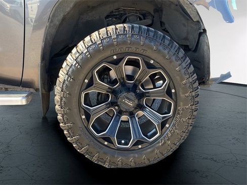 Used 2019 Toyota Tundra SR5 w/ SR5 Convenience Package image 9