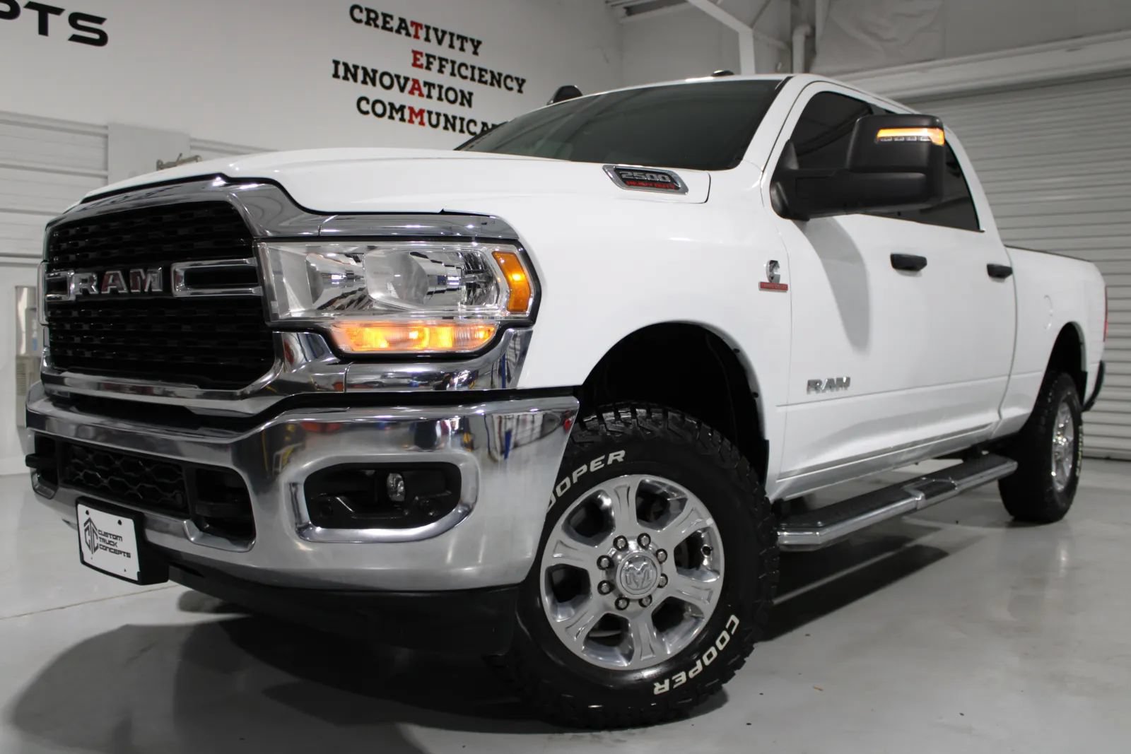 Used 2024 RAM 2500 Big Horn w/ Off Road Package AWD/4WD image 1