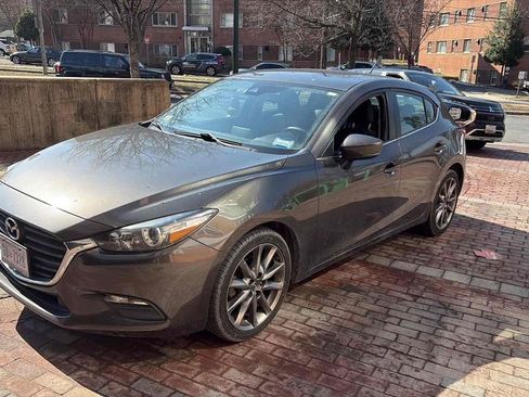 Used 2018 MAZDA MAZDA3 Touring image 3