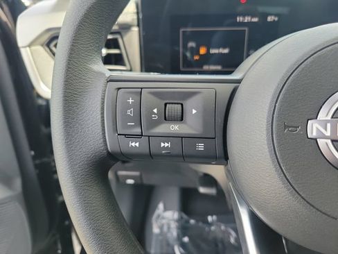 Used 2025 Nissan Kicks SV FWD image 17