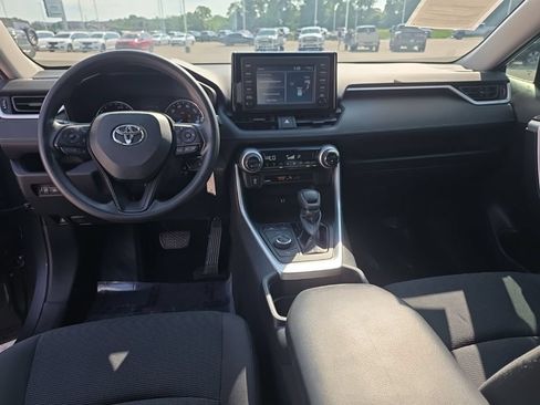 Used 2019 Toyota RAV4 LE AWD/4WD image 14