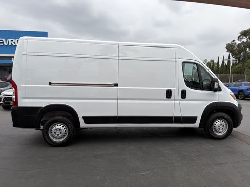 Used 2025 RAM ProMaster 2500 w/ Convenience Group FWD image 9