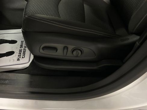 Used 2023 GMC Terrain SLE w/ Driver Convenience Package FWD image 13