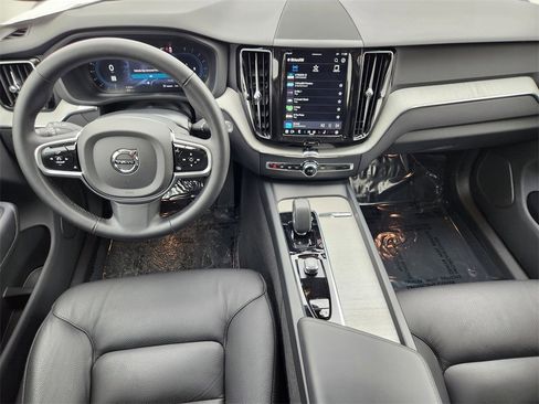 Used 2025 Volvo XC60 B5 Plus image 2