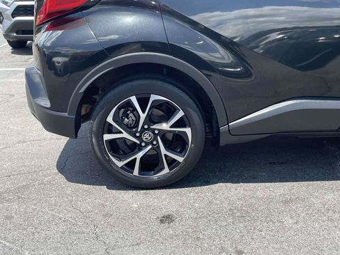 Used 2022 Toyota C-HR XLE FWD image 7