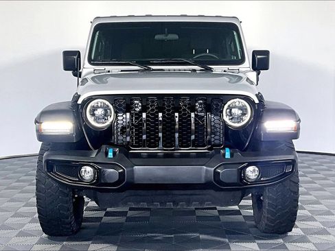 Used 2023 Jeep Wrangler Unlimited w/ Cold Weather Group AWD/4WD image 3