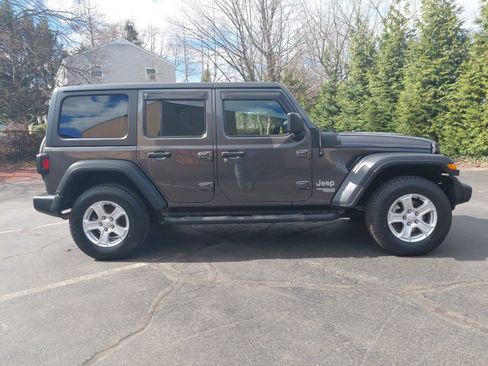 Used 2019 Jeep Wrangler Unlimited Sport S AWD/4WD image 34