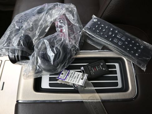Used 2014 Cadillac Escalade Platinum RWD image 20