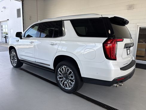 Used 2024 GMC Yukon Denali Ultimate AWD/4WD image 3