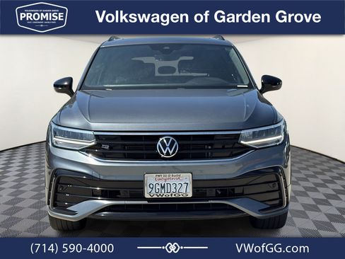 Used 2023 Volkswagen Tiguan SE R-Line FWD image 3