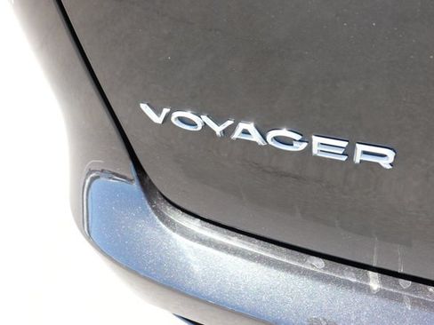 Used 2020 Chrysler Voyager L FWD image 6