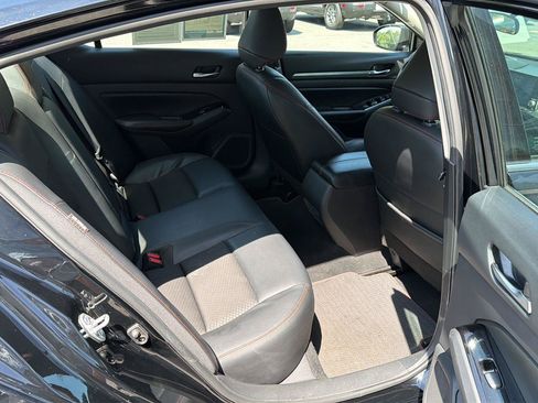 Used 2024 Nissan Altima 2.5 SR FWD image 12