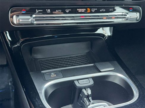 Used 2025 Mercedes-Benz CLA 250 image 31