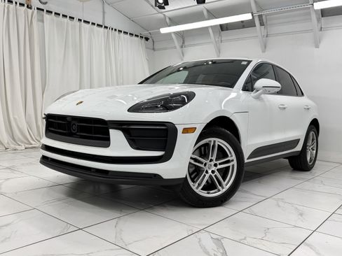 Certified 2025 Porsche Macan image 7