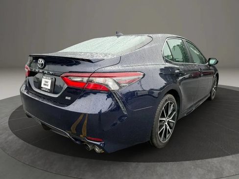 Used 2021 Toyota Camry SE FWD image 3