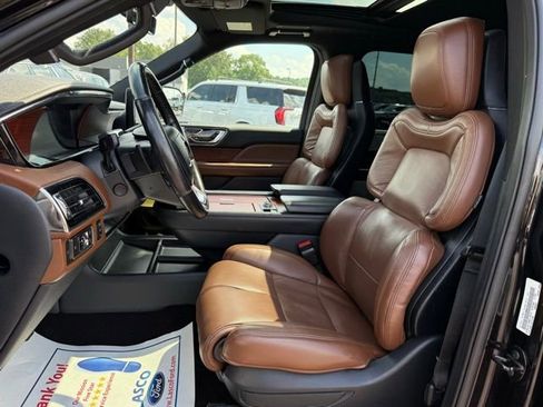 Used 2022 Lincoln Navigator Reserve image 13