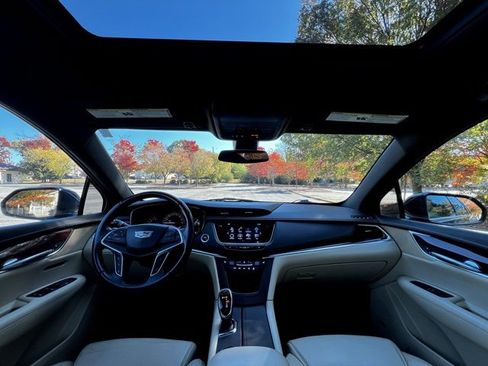 Used 2017 Cadillac XT5 Luxury w/ Driver Awareness Package image 28