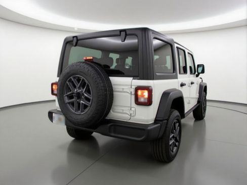 Used 2025 Jeep Wrangler Sport S image 9