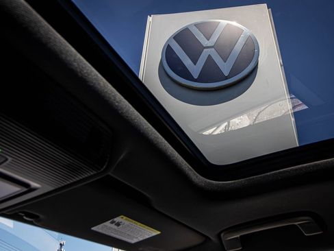 New 2026 Volkswagen Tiguan SE R-Line FWD image 49