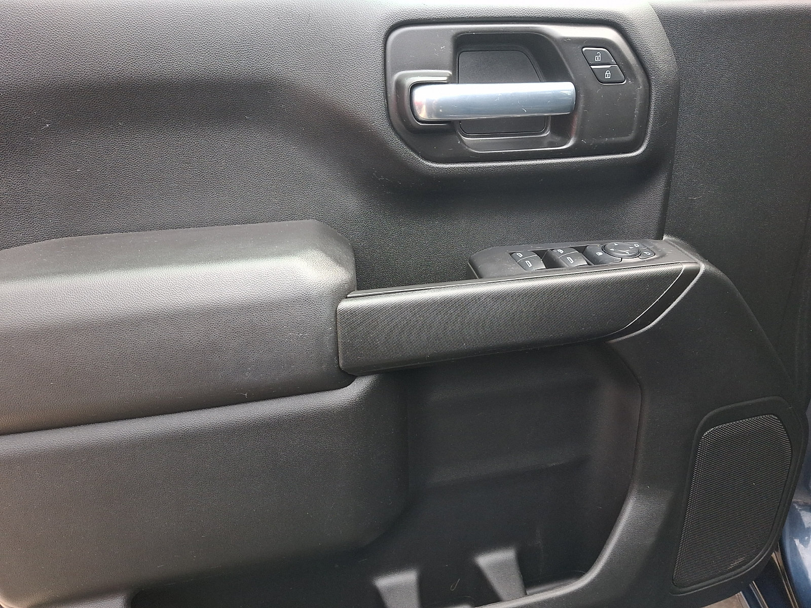 Used 2021 Chevrolet Silverado 1500 Custom Trail Boss w/ LPO, Dark Essentials Package AWD/4WD image 12