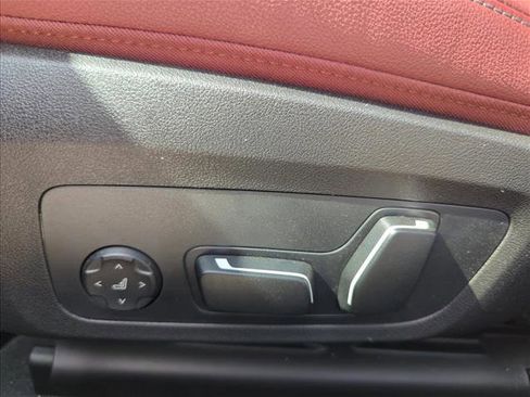 Used 2025 BMW 330i Sedan w/ M Sport Package image 28
