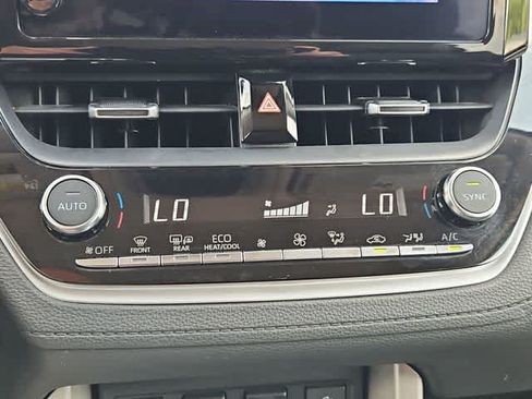 Used 2025 Toyota Corolla Cross XLE FWD image 25