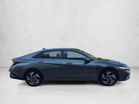 Used 2024 Hyundai Elantra Limited FWD image 4