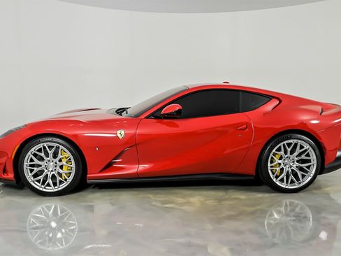 Used 2019 Ferrari 812 Superfast RWD image 6