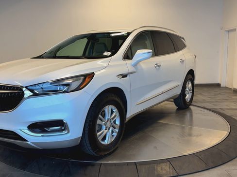 Used 2018 Buick Enclave Essence image 4