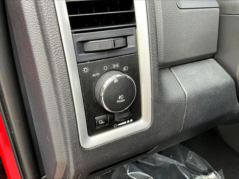 Used 2011 RAM 1500 R/T w/ Remote Start & Security Group RWD image 31