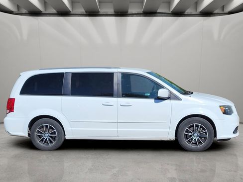 Used 2015 Dodge Grand Caravan R/T w/ Driver Convenience Group FWD image 4