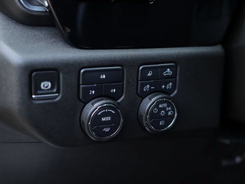 Used 2024 Chevrolet Silverado 2500 LT AWD/4WD image 10