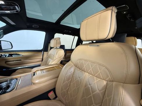 Used 2022 Jeep Grand Wagoneer Series III w/ Rear Seat Video Group 1 AWD/4WD image 10