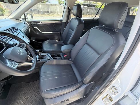 Used 2024 Volkswagen Tiguan SE AWD/4WD image 8